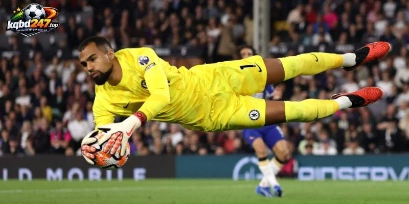 Chelsea gây sức ép, Robert Sanchez đứng trước cửa rời Stamford Bridge
