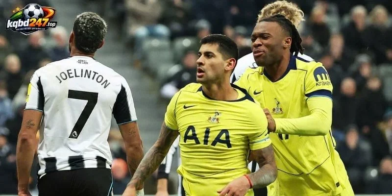 Tuyến phòng ngự Spurs liên tiếp để đối thủ tận dụng